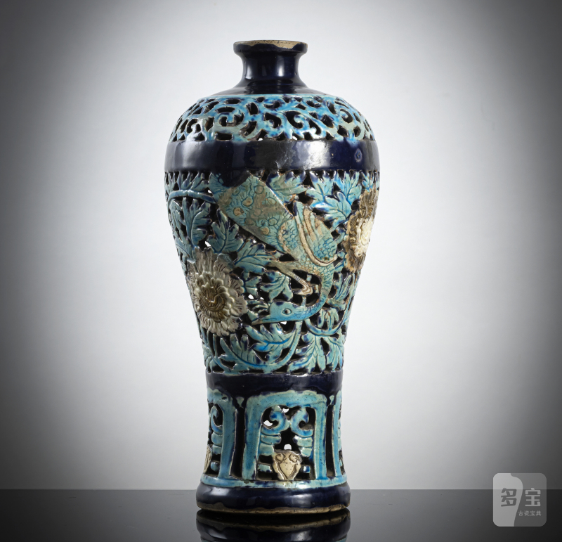 A rare pierced 'Fahua' meiping - 图3